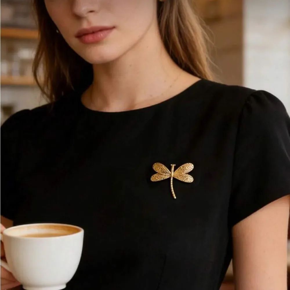 Elegant Gold Dragonfly Brooch A1582